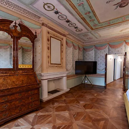 - Palazzo Paltroni * Urbino